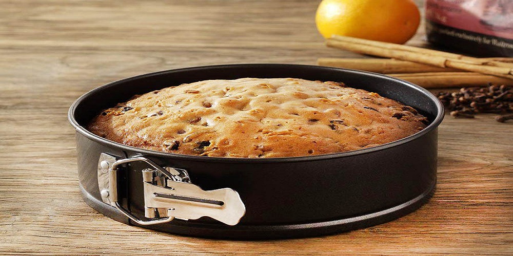 چطور می‌شود در یک کیک اسفنجی ماست را جایگزین شیر کرد؟