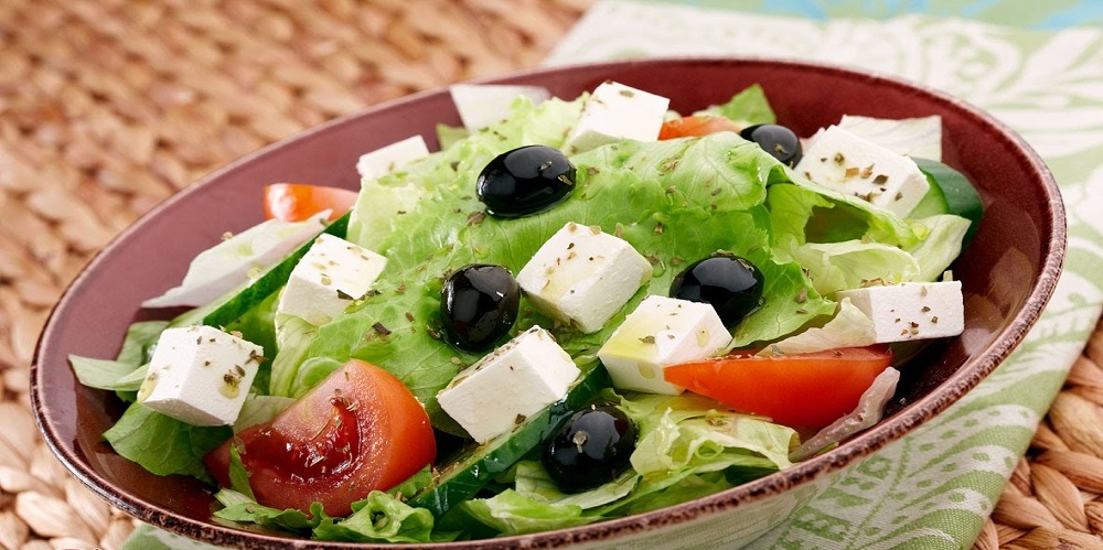 سالاد یونانی با پنیر فتا