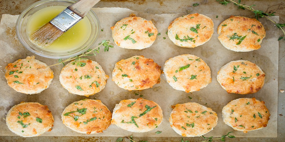 نان پنیر چدار و آویشن